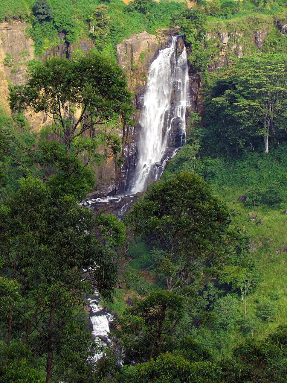 Devon Falls, a 97-meter waterfall near Talawakele