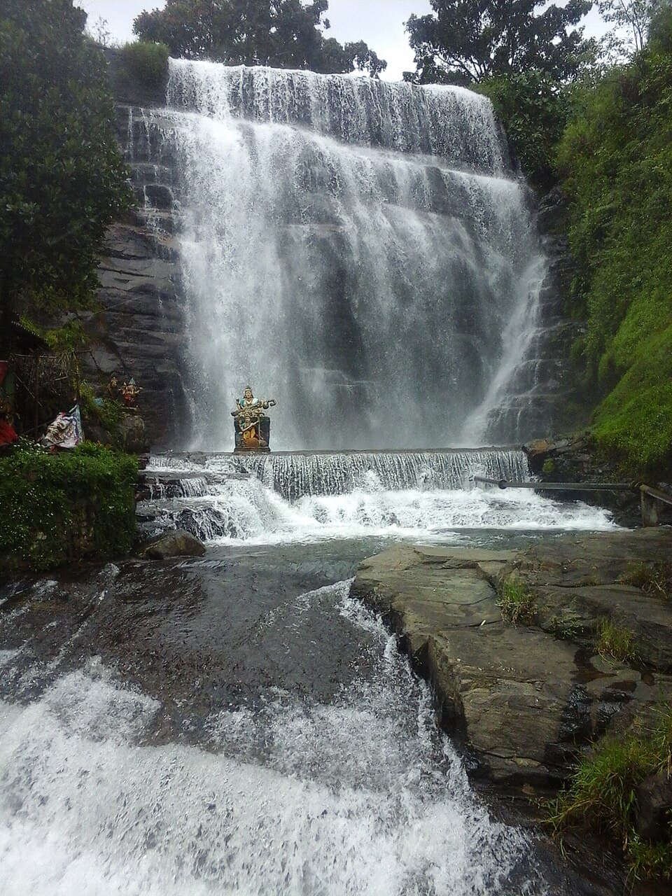 Dunsinane Falls, a 100-meter waterfall at Pundaluoya