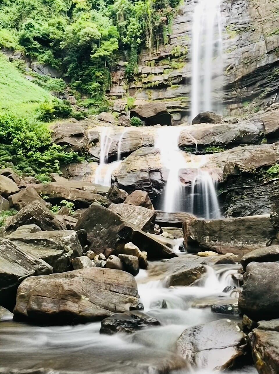 Mapanana Falls, a 141-meter waterfall near Gilimale