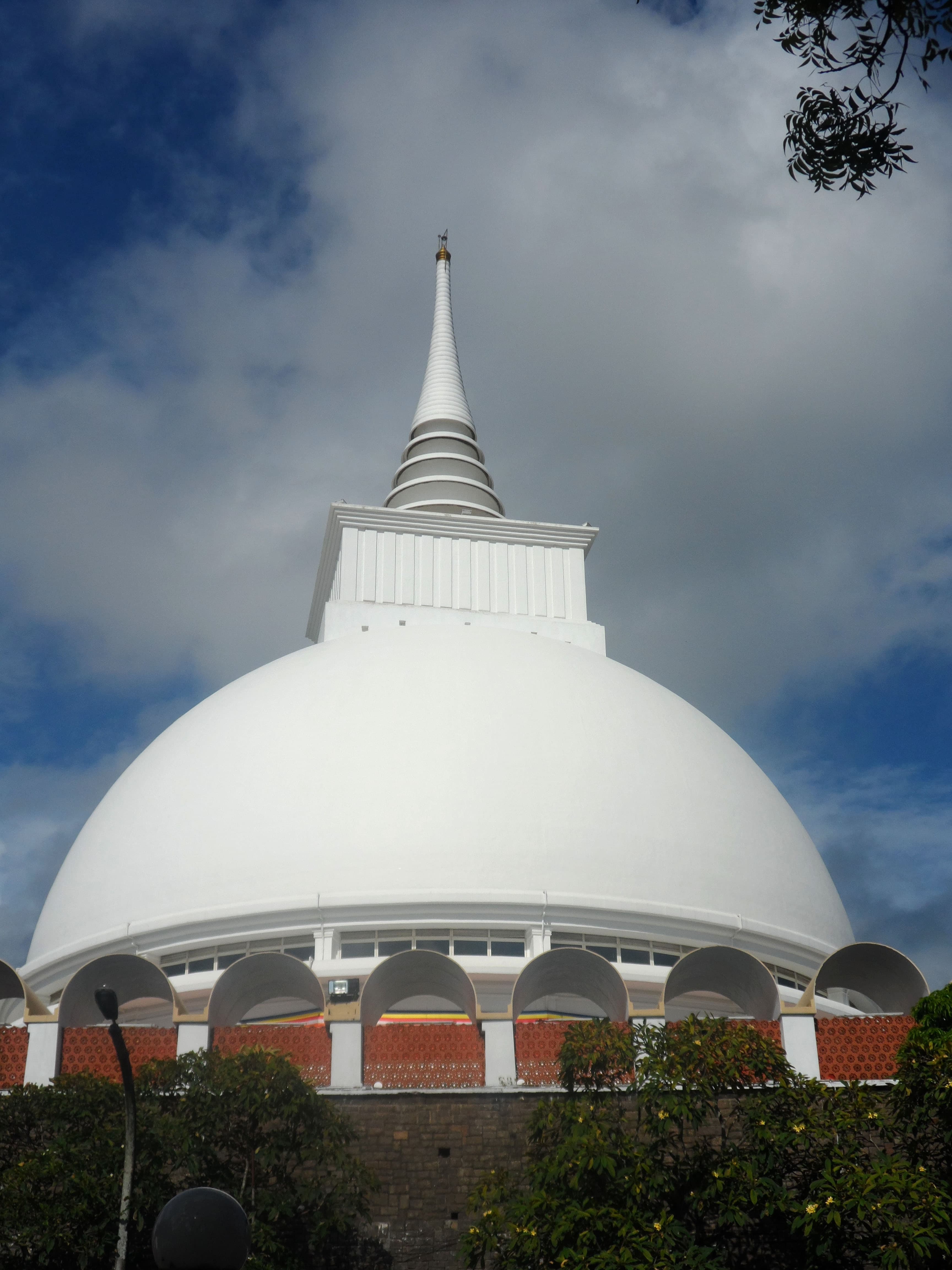 Kalutara Chaitya, the hollow white stupa beside the Kalu Ganga