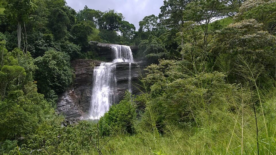 Alakola Ella, a 50-meter waterfall near Huluganga