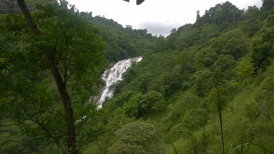 Asupini Ella, a 30-meter waterfall near Aranayaka