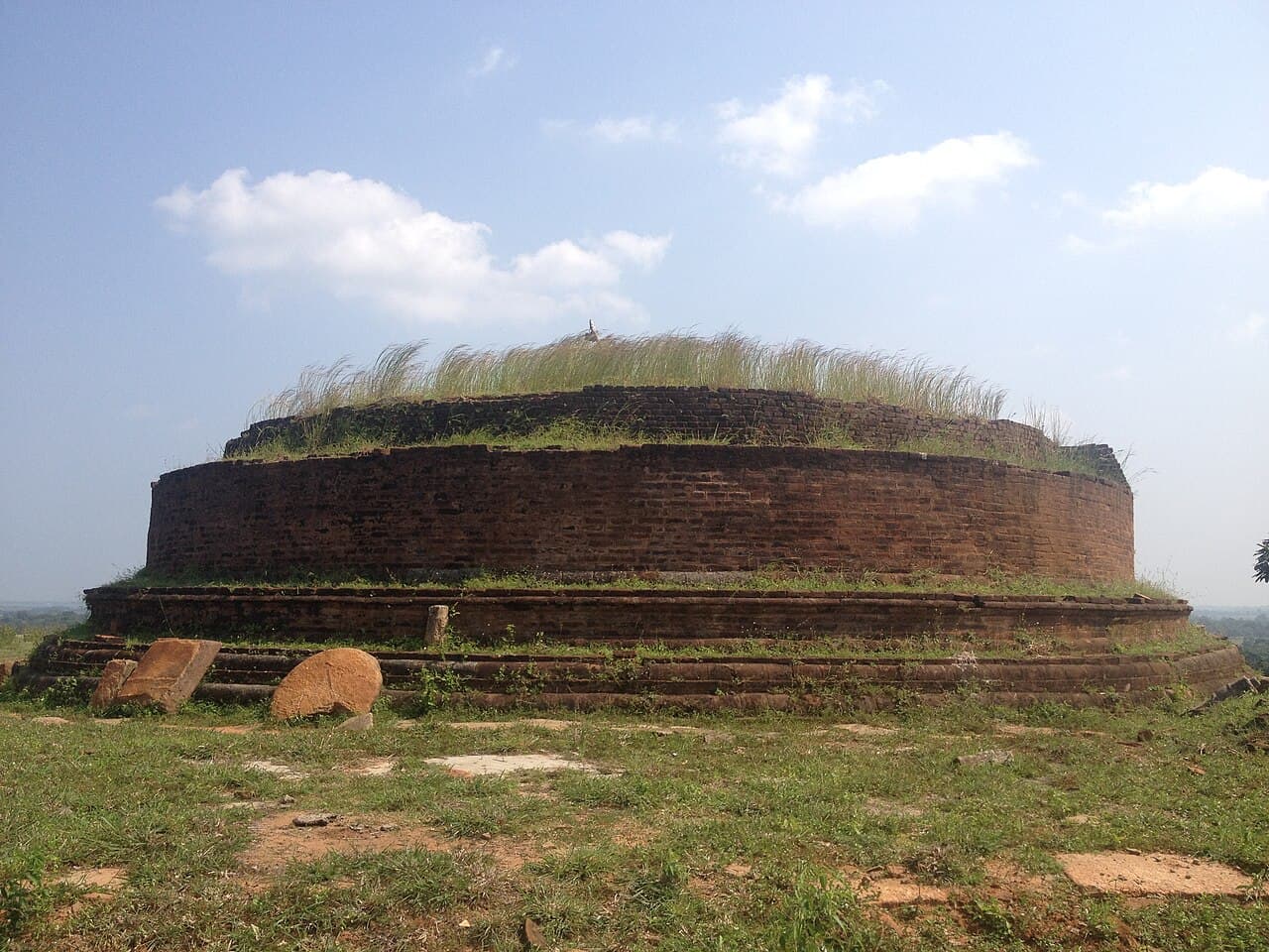 Lahugala Kota Vehera, an ancient stupa near Pottuvil