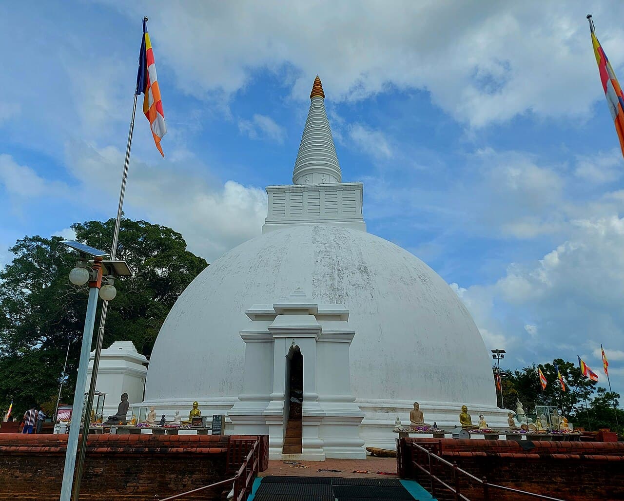 Somawathiya Chaitya, a stupa in Somawathiya National Park