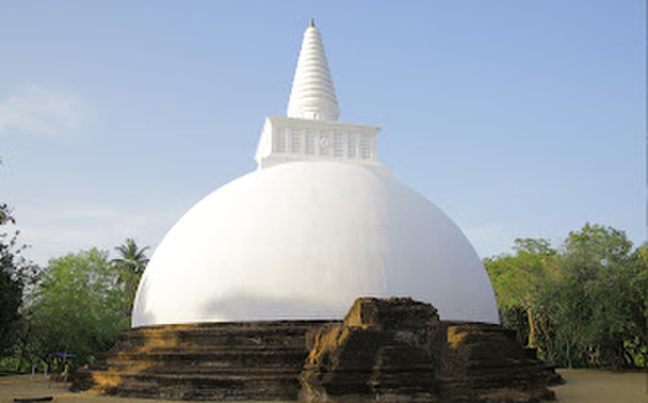 Unagalawehera Rajamaha Viharaya, a cultural site in Polonnaruwa