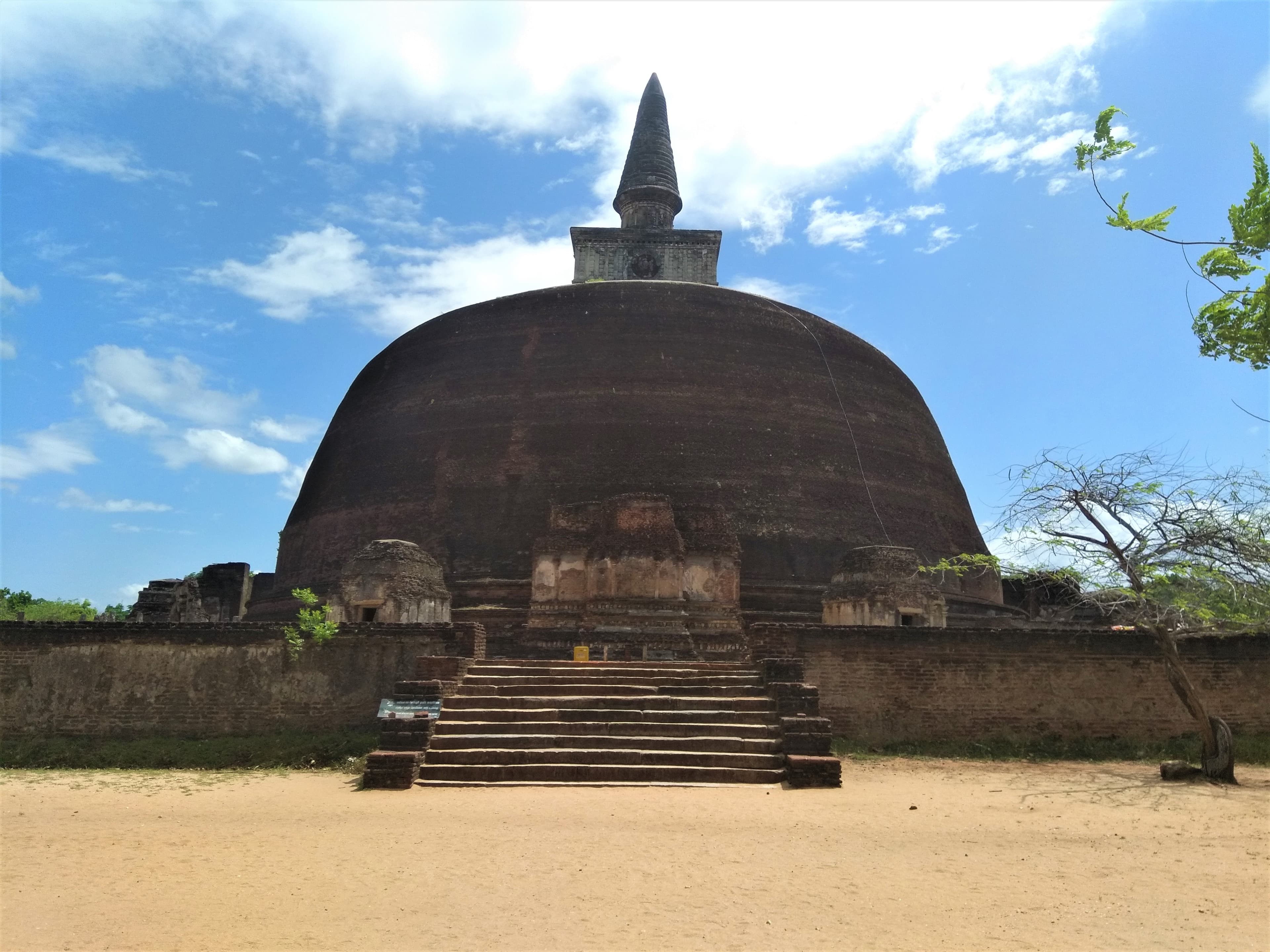 Rankoth Vehera, the largest stupa in Polonnaruwa
