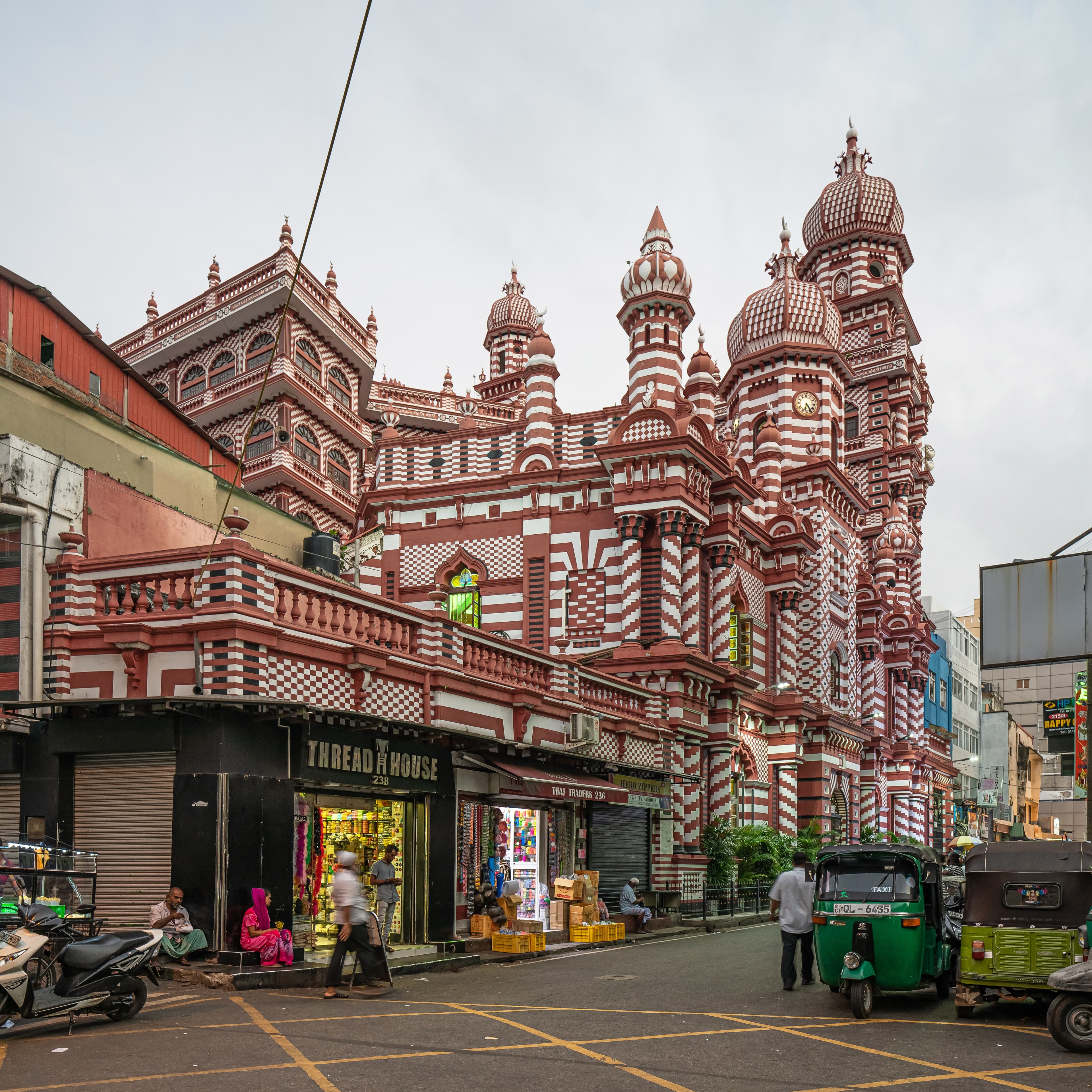 The red-and-white striped facade of Jami Ul-Alfar Mosque in Pettah, Colombo