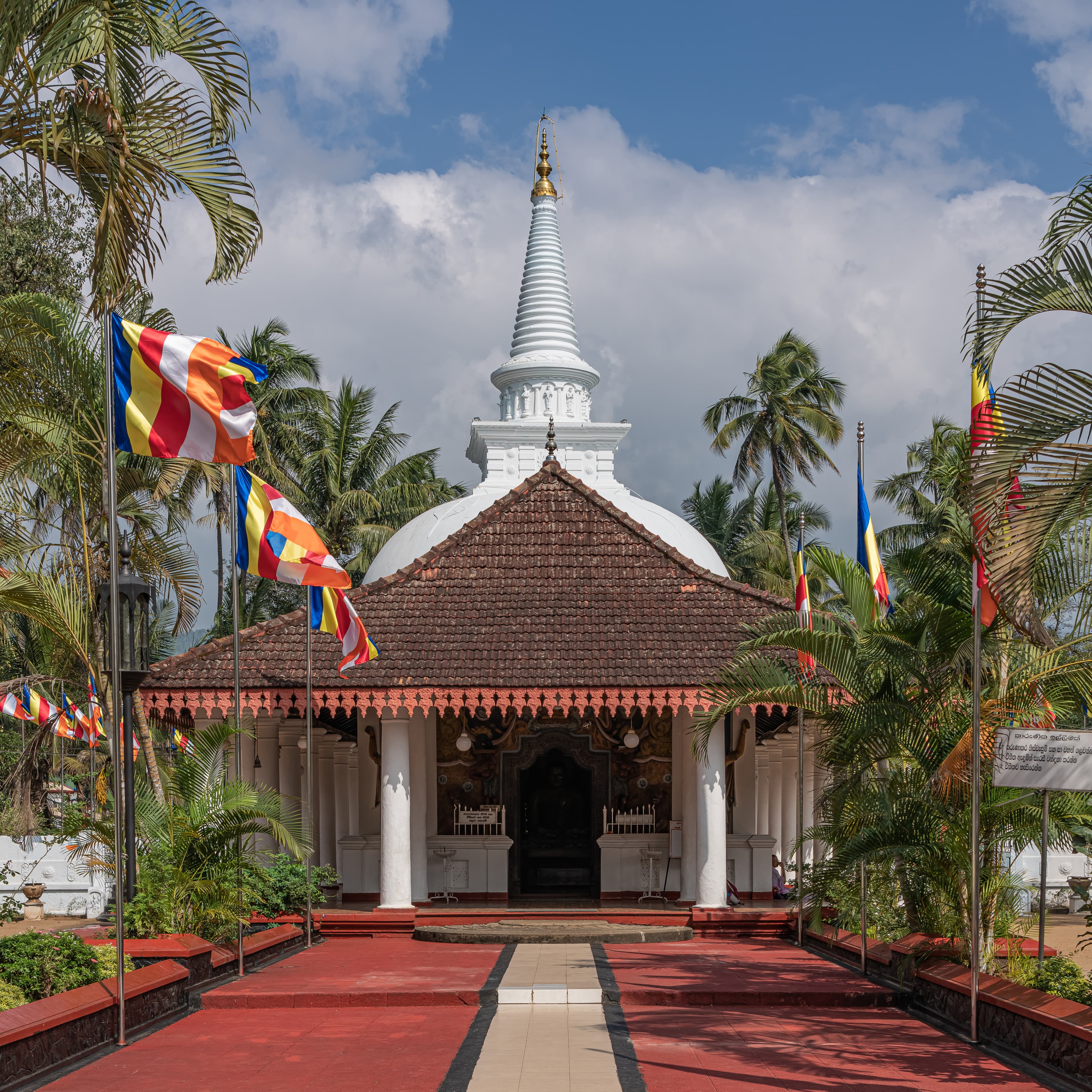 The white stupa of Muthiyangana Raja Maha Vihara in Badulla